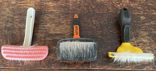 わが家で愛用している3本の抜け毛用ブラシ